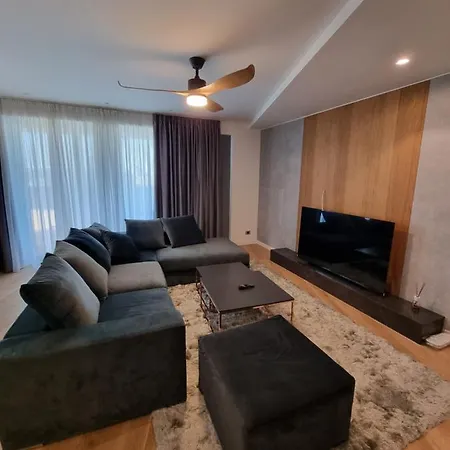 Apartment Aristocrat New Great And Parking