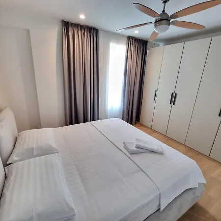 Aristocrat New Great And Parking Apartment