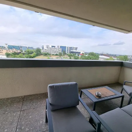 Aristocrat New Great And Parking Apartment *