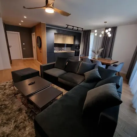 Apartment Aristocrat New Great And Parking