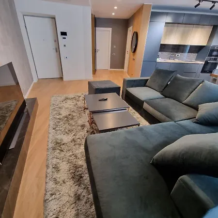 Apartment Aristocrat New Great And Parking