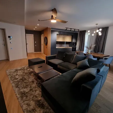 Aristocrat New Great And Parking Apartment